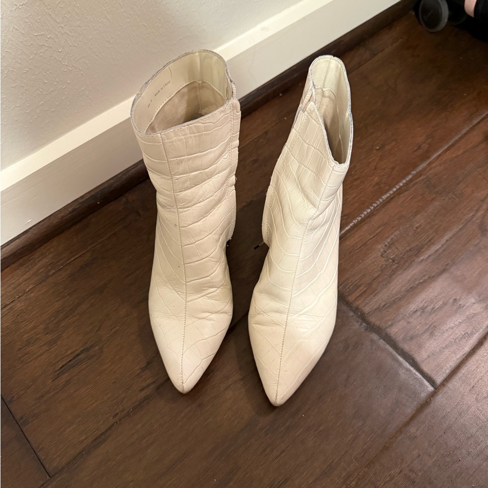 Dolce vita ivory bel booties size 6